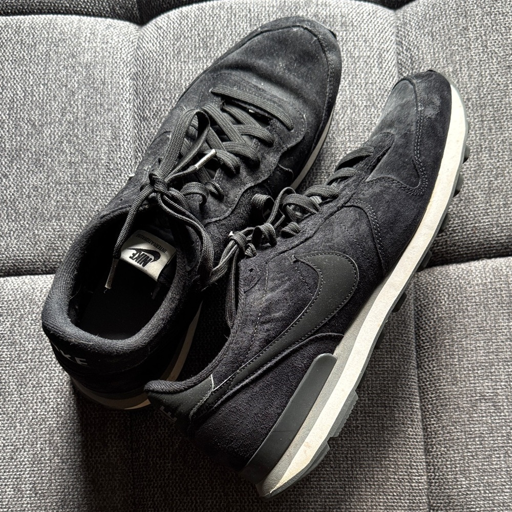 EUC Nike Men’s Black Suede Internationalist Low-Top Athletic Sneakers sz11.5